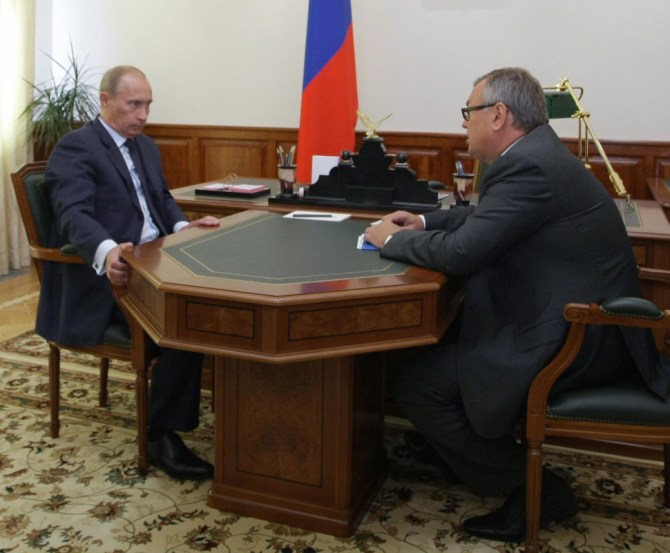 Russian Prime Minister Vladimir Putin (L) meets with longtime confidante Andrei Kostin in Sochi on August 13, 2009. (AFP PHOTO / RIA NOVOSTI / ALEXEY NIKOLSKY/Getty Images)